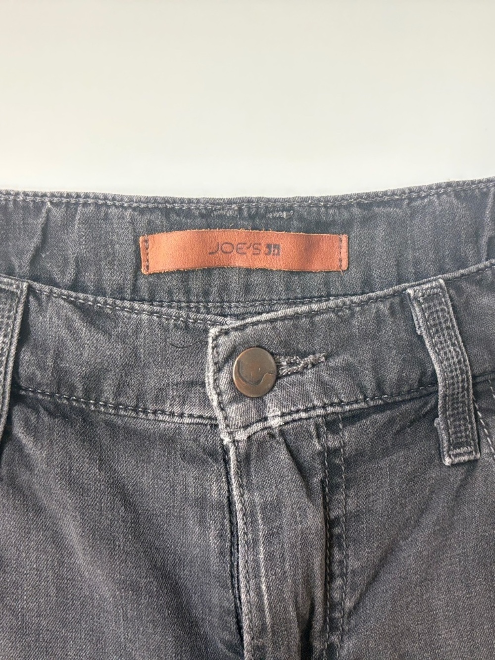 Joe’s Jeans Women’s Black Denim Shorts Pre-Owned Stretch Casual Mid Rise - Picture 3 of 5